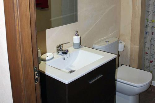 a bathroom with a sink and a toilet at Aptos La Ceja, El Trampal y El Reloj by CASA BOLDO in Candelario