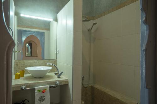 a bathroom with a sink and a shower at Taj Atlas Wellness Boutique Hôtel & Spa in Amizmiz