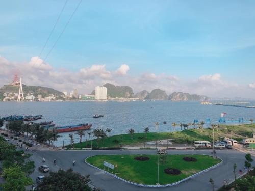 a view of a large body of water with a park at Vincent Halong Hotel in Ha Long