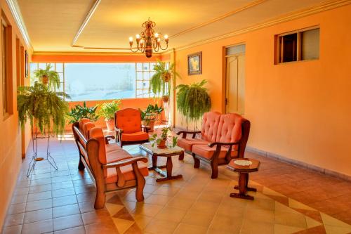 a waiting room with chairs and a table at Hotel Monserrat in Cochabamba
