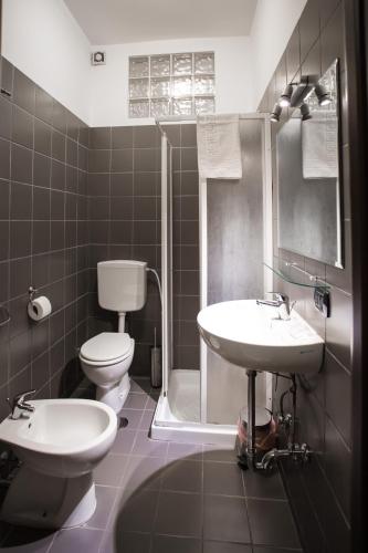 a bathroom with a toilet and a sink and a shower at B&B Villa Adriana in Tivoli