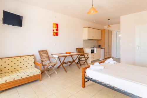 Hotel Aphroditeにあるキッチンまたは簡易キッチン