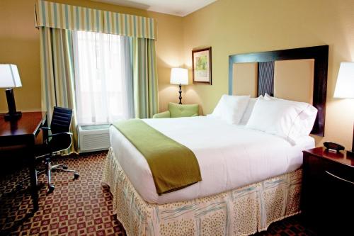 Gallery image of Holiday Inn Express Hotel & Suites Chaffee - Jacksonville West, an IHG Hotel in Jacksonville