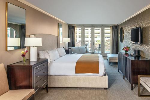 Кровать или кровати в номере Portland Regency Hotel & Spa