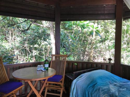 Ein Garten an der Unterkunft Serenity Beaches Resort