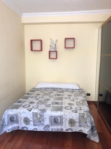 Säng eller sängar i ett rum på Dulcis Home Montemario