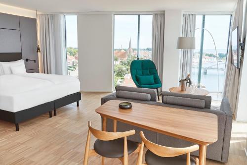 Postel nebo postele na pokoji v ubytování Steigenberger Alsik – Hotel & Spa