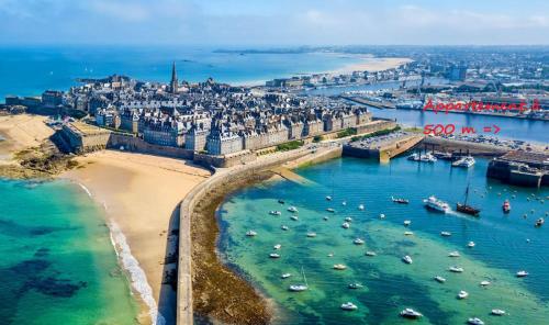 Photo de la galerie de l'établissement Duplex Saint Malo Saint Servan plage à 100m Intra Muros à 7min à pied, à Saint-Malo