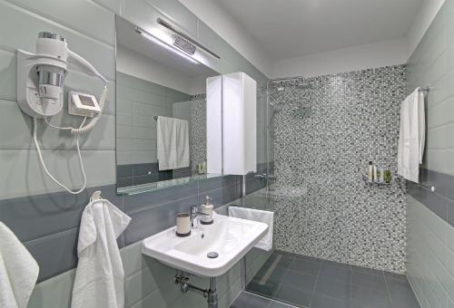 Abelia, two terraces, hot tub, free parking