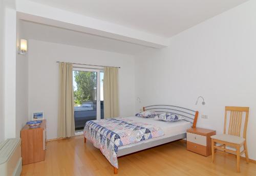 Abelia, two terraces, hot tub, free parking