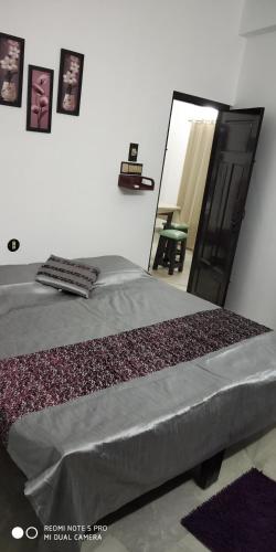 A bed or beds in a room at Andoor Homes, Apt No 2B