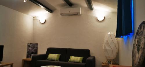 Gallery image of Grand studio in La Roquette-sur-Siagne