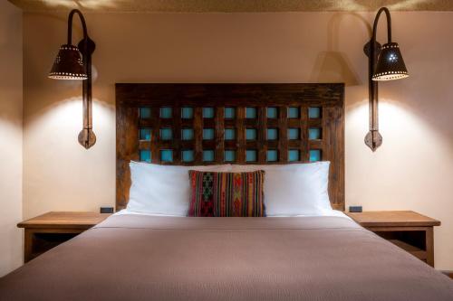 a bed room with a large bed and a large window at Hotel Pepper Tree Boutique Kitchen Studios - Anaheim in Anaheim
