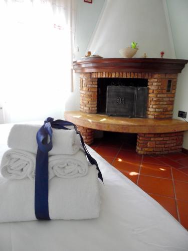 Una cama o camas en una habitación de Al Borgo