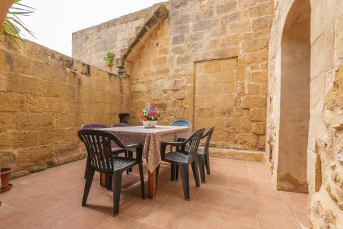 Imagen de la galería de 400YR Farmhouse in Xaghra Gozo - Separate Rooms, en Xagħra