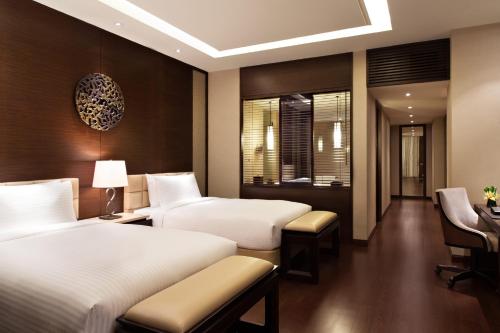 Ένα ή περισσότερα κρεβάτια σε δωμάτιο στο Fairmont Jakarta