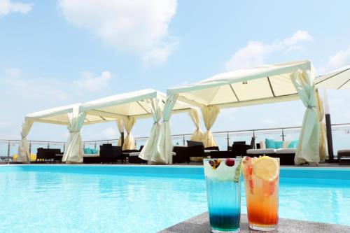 Πισίνα στο ή κοντά στο WesternLife Hotel