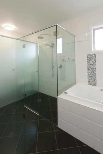 Un baño de Wagga RSL Club Motel
