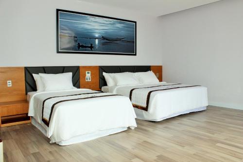 Postel nebo postele na pokoji v ubytování SKY HOTEL