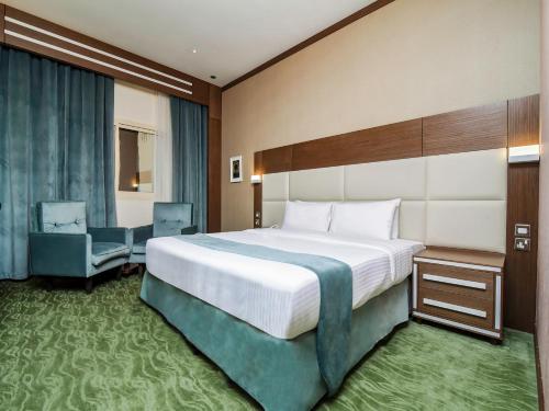Giường trong phòng chung tại Ras Al Khaimah Hotel