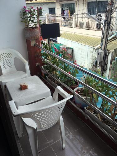 Balkón nebo terasa v ubytování Jenny Hostel HuaHin