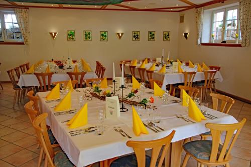 a room with tables and chairs with yellow napkins at Wein Lodge Durbach - Josephsberg in Durbach
