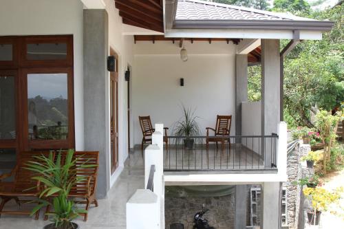 Balkoni atau teres di Hanthana House