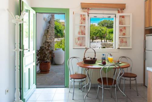 a kitchen and dining room with a table and chairs at Arhontou in Apollonia