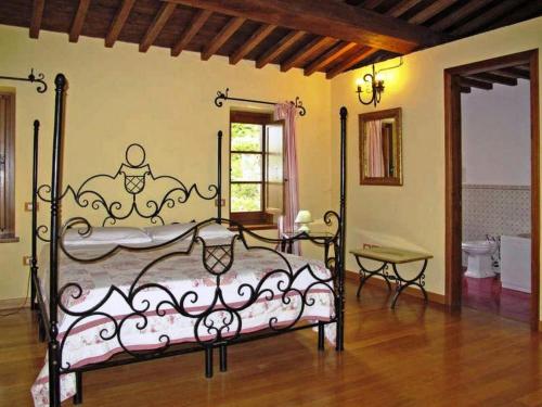 Een bed of bedden in een kamer bij Podere Caldaruccio La Pineta