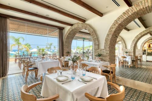 Restoran atau tempat lain untuk makan di Royal Apollonia by Louis Hotels