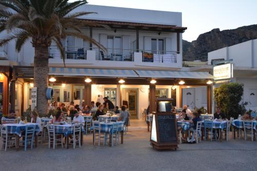 Reštaurácia alebo iné gastronomické zariadenie v ubytovaní Maria's Hotel
