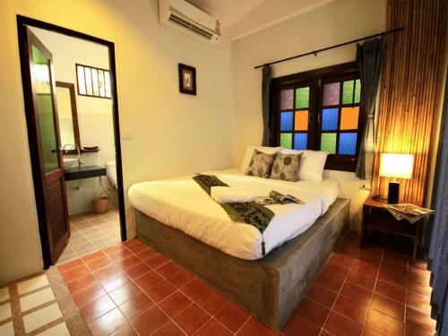 Postel nebo postele na pokoji v ubytování Coco Lanta Resort - SHA Extra Plus