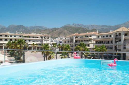 Bazén v ubytování Apartamento 1 Gran8Nerja nebo v jeho okolí