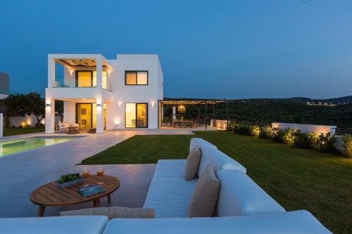 The swimming pool at or close to Vilana White Elegant Villa