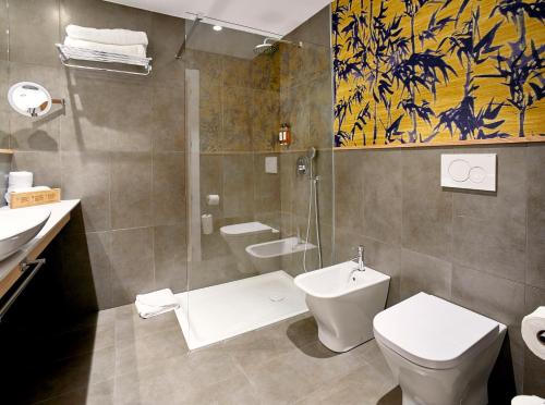 Hotel Bide Bide Tolosaにあるバスルーム