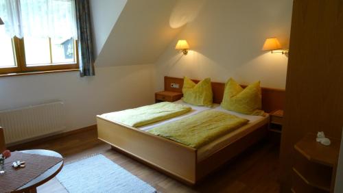 Una cama o camas en una habitación de Ferienhaus Enzi