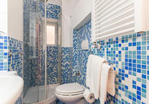 Major sisters, holiday home in the heart of Rome tesisinde bir banyo