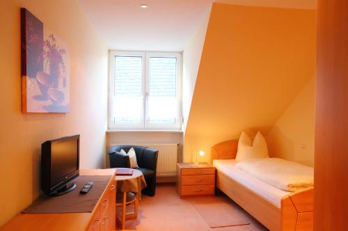 Ein Bett oder Betten in einem Zimmer der Unterkunft Hotel Moselterrasse