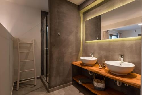a bathroom with two sinks and a mirror at Ktima Fabiatos in Skala Kefalonias