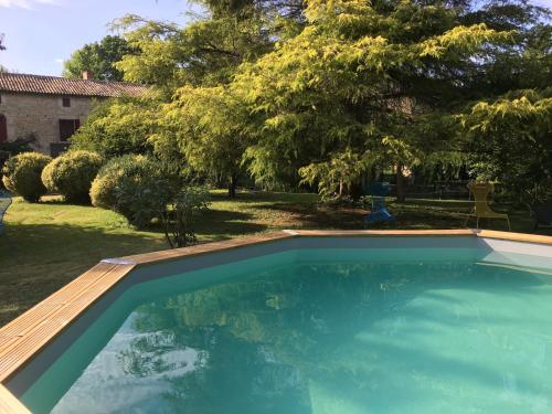 a swimming pool in the yard of a house at Moulin De Coupigny in Fontenille-Saint-Martin-d'Entraigues