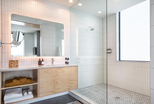 a bathroom with a tub, sink, and mirror at ARRIVE Austin in Austin