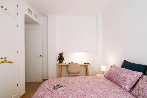 Posteľ alebo postele v izbe v ubytovaní Apartamentos Vida Almería