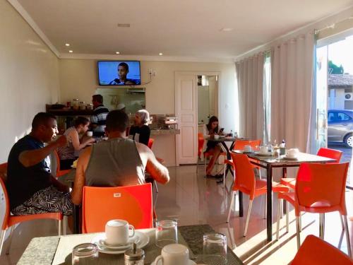 Ein Restaurant oder anderes Speiselokal in der Unterkunft Pousada Jardim 
