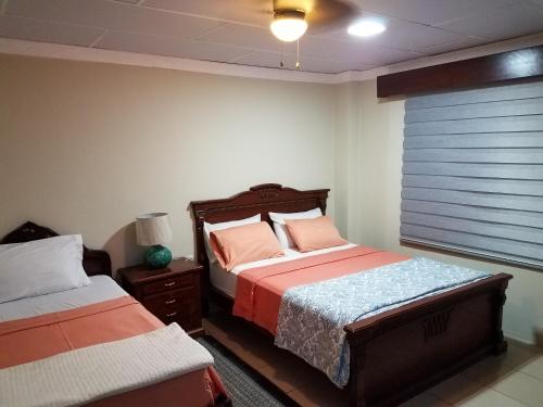 Łóżko lub łóżka w pokoju w obiekcie Casa Serena