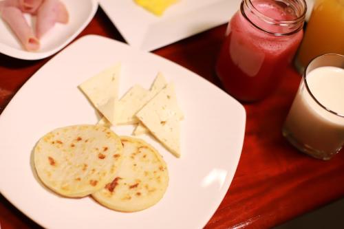 Makanan di atau berdekatan hotel