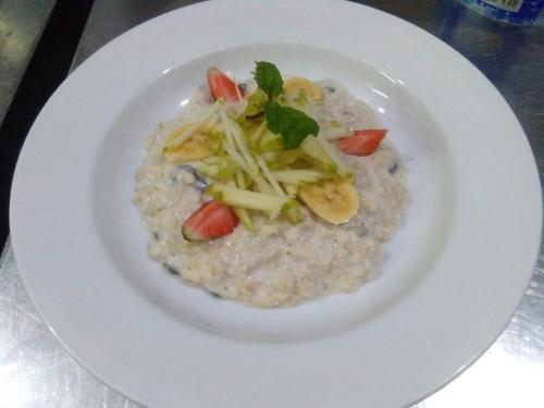 Comida en o cerca de este hotel