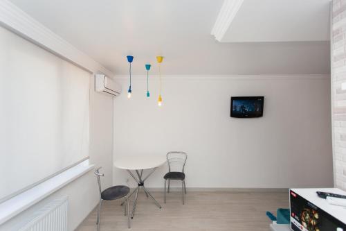 Μια τηλεόραση ή/και κέντρο ψυχαγωγίας στο Luxury apart-hotel New Building near Lavina