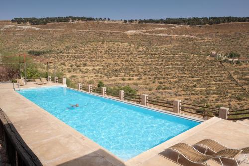 Vue sur la piscine de l'établissement Le Douar Berbere ou sur une piscine à proximité