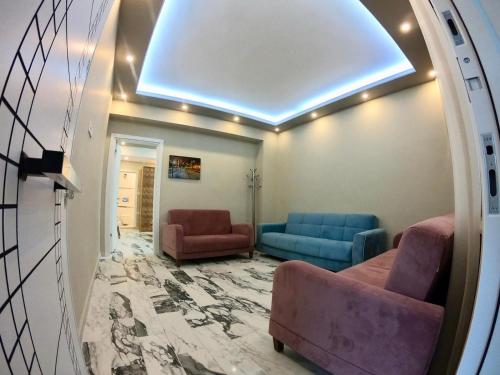 a living room with two chairs and a couch at PASHA APART~BOUTİQUE HOTEL/YALOVA in Yalova