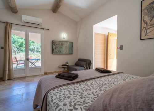 Katil atau katil-katil dalam bilik di Mas la Chêneraie Lourmarin - Au calme, à 10 mn du centre ville à pied